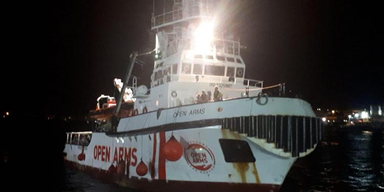 Migranti, Open Arms soccorre 58 persone nel Mediterraneo centrale: 24 sono minori non accompagnati
