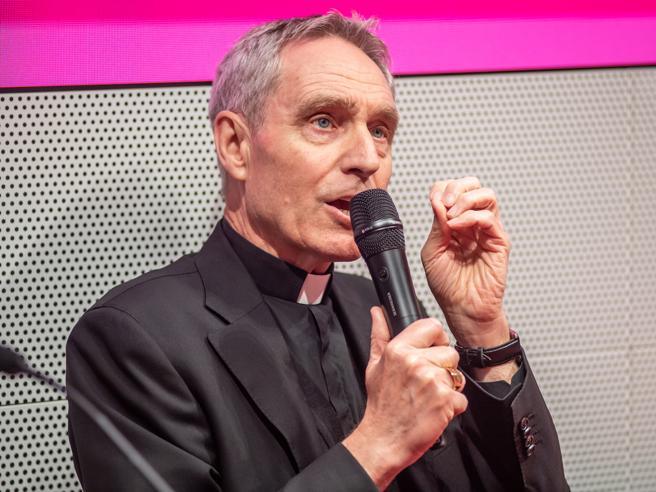 Vaticano, padre Georg Gänswein torna alla diocesi di Friburgo