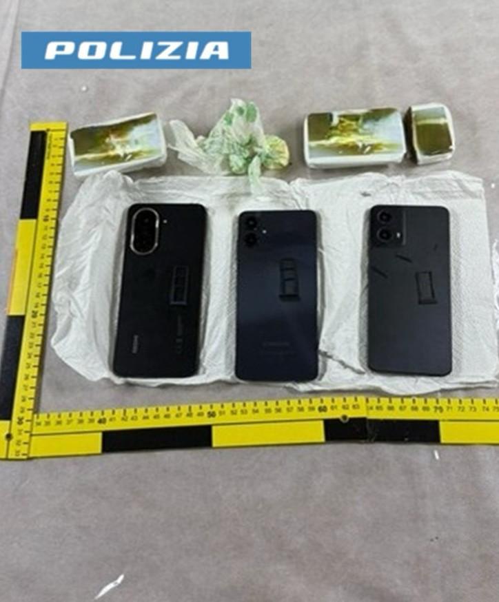 Drone sul carcere di Salerno: intercettato pacco con droga e cellulari destinato ai detenuti