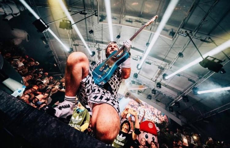 Corps : concert surprise de Fatal Bazooka pour ce Tour de France