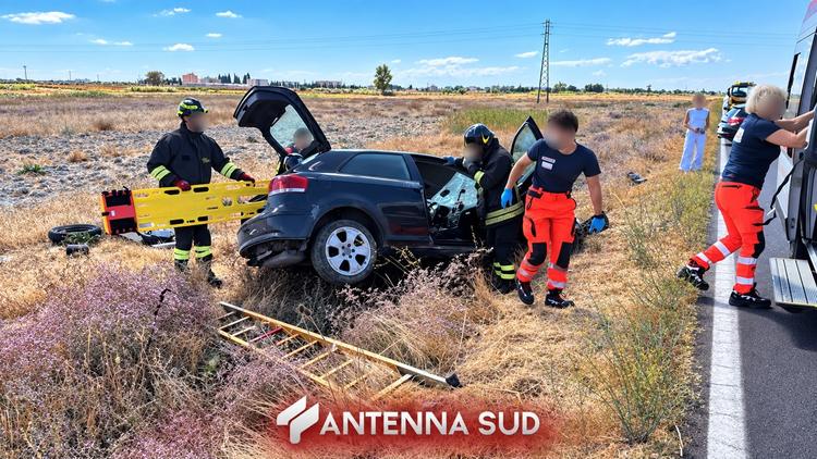 Taranto, fuori strada sulla Salina. Donna in codice rosso