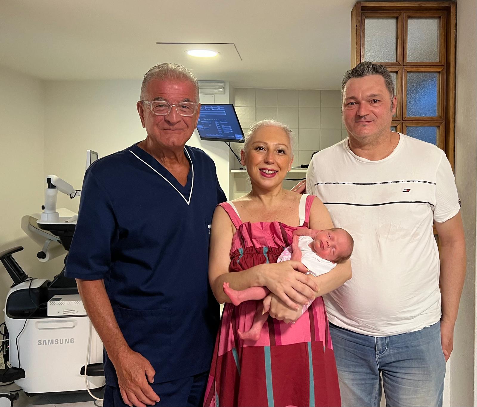 Nascita straordinaria al Malzoni Research Hospital: dopo sei anni di attesa nasce la piccola Sharon