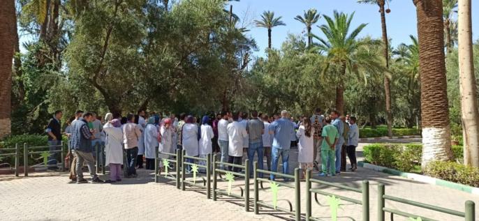 وقفة احتجاجية بمستشفى ابن طفيل بمراكش للمطالبة بمعالجة الاختلالات وتحسين ظروف العمل+صور