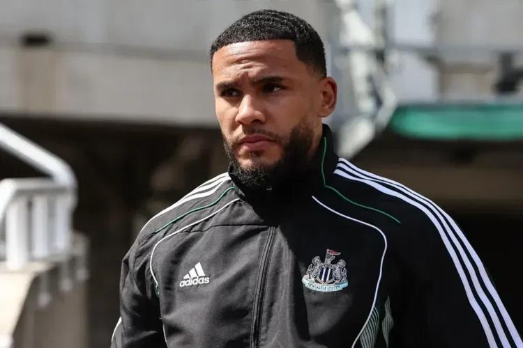 Jamaal Lascelles gets emotional as he talks about Newcastle United and his next challenge