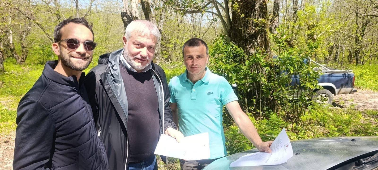 Petina e Sicignano uniti per i castagneti: lotta biologica contro il cinipide con il lancio del Torymus
