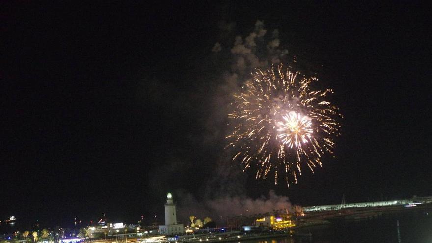 Málaga enciende su cielo para vivir la Feria