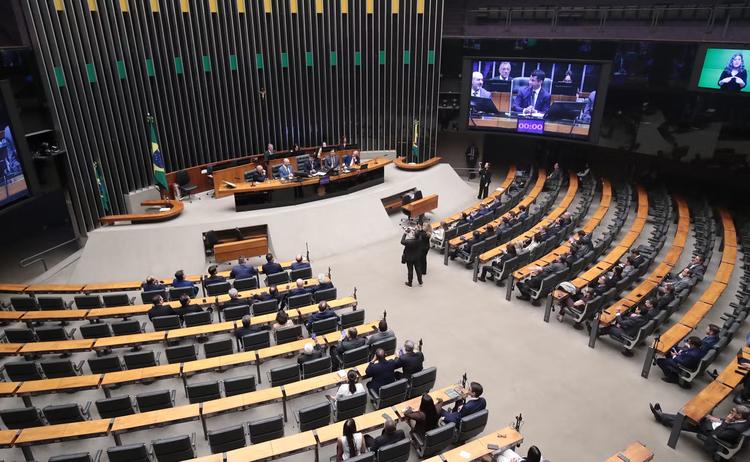 Câmara dos Deputados abre concurso com salários acima de R$ 32 mil; veja vagas