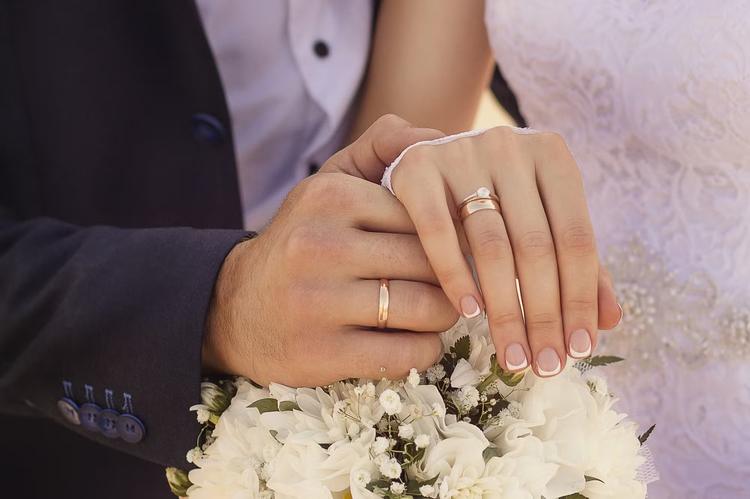 Casal é indenizado em R$ 22 mil após cobrança de taxa extra sob ameaça durante casamento no RN