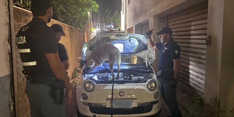 Villa San Giovanni, oltre un chilo di cocaina nascosto dietro il fanale dell'auto: arrestato corriere siciliano