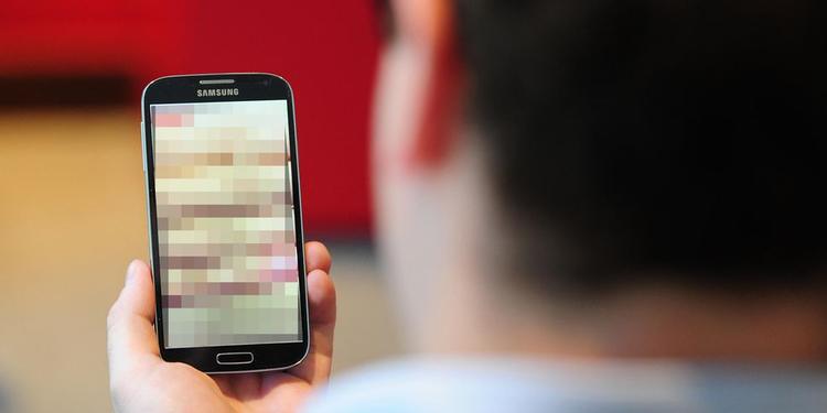 Pornografia minorile a Massa: ex maestro condannato a sette anni e 30mila euro di multa