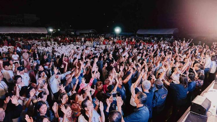Mais de 400 pessoas aceitam Jesus em campanha evangelística na Tailândia