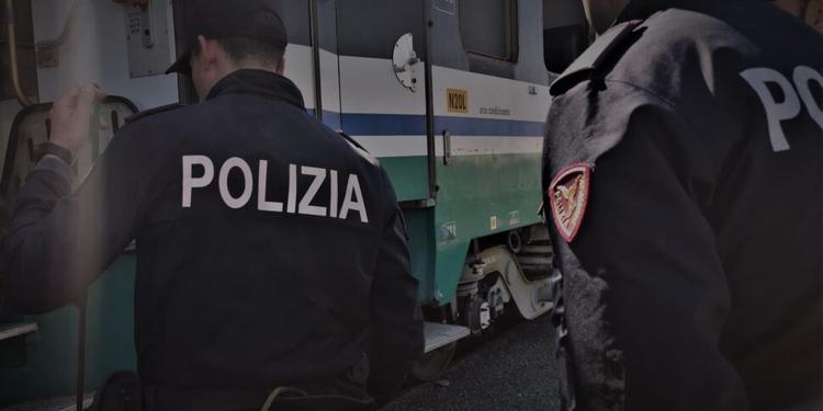 Paura a Catania, turista palpeggiata in fila alla stazione: denunciato un 79enne