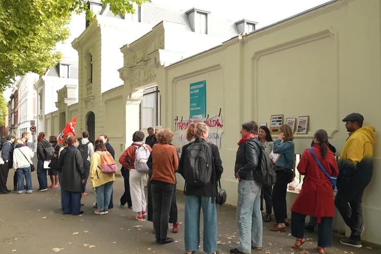 "On a besoin d’actions de prévention, d’un accompagnement particulier des élèves" : opération "collège mort" à Lille contre la baisse des moyens
