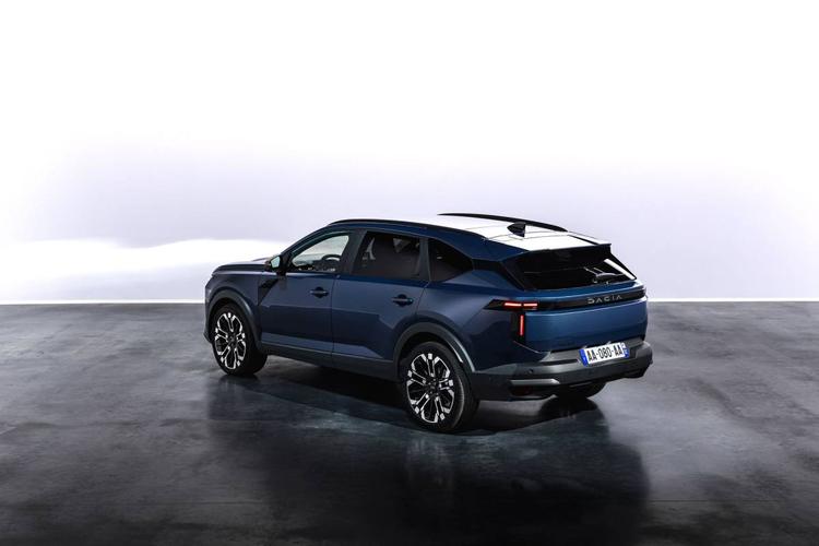 Dacia Striker, il crossover che fonde SUV, station wagon e berlina per conquistare il segmento C