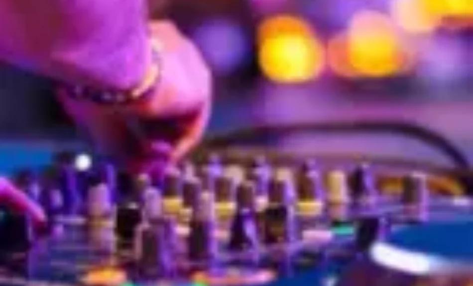 Casal Velino, stretta sulla movida estiva: stop al karaoke a Marina e musica solo fino all’una