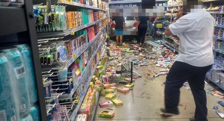 Invasão de carro em supermercado deixa seis feridos em Paraíba do Sul
