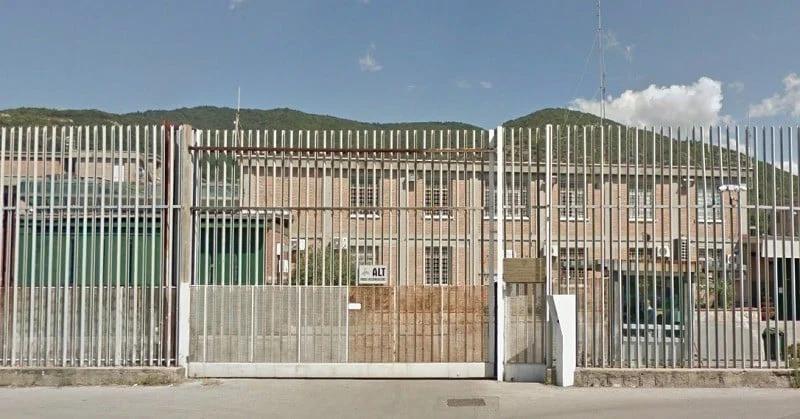 Incendio al carcere di Salerno: evacuata la sezione, agenti al Ruggi