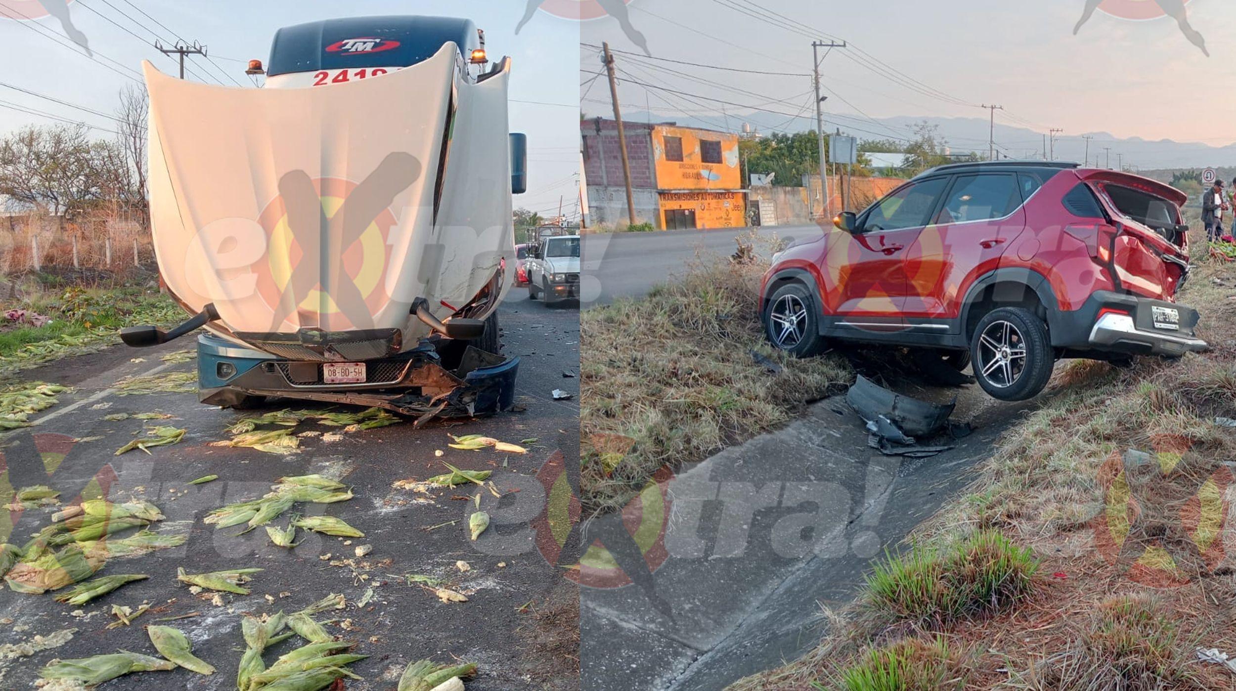 Caos en el libramiento oriente: cargamento de elotes provoca fuerte choque de auto