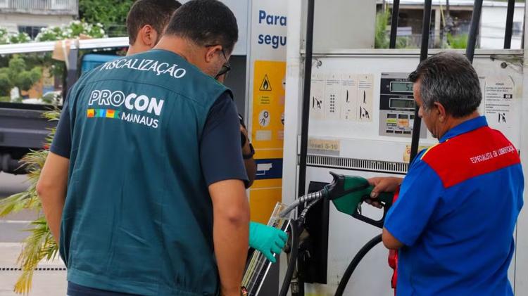 Pesquisa do Procon Manaus aponta queda de 1,43% no menor preço do diesel S10; veja os valores dos combustíveis
