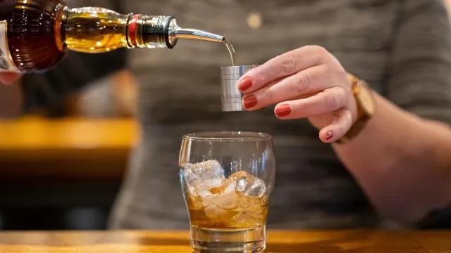 Brasil terá menos fumantes, mas maior consumo de álcool e ultraprocessados até 2030