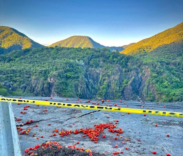 Cierran cruce de Ocoa tras socavón afectar vía