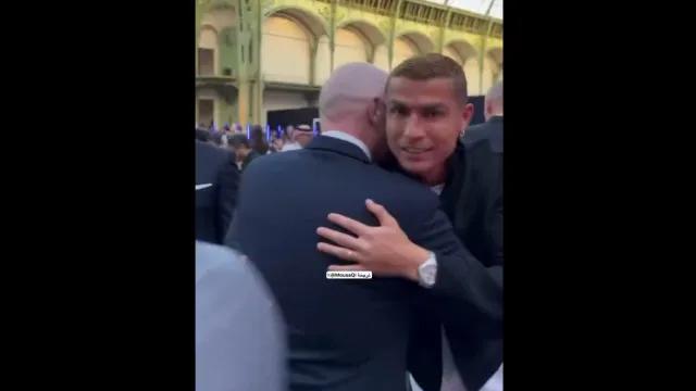 "É o meu número". Infantino encontra Cristiano Ronaldo e faz revelação