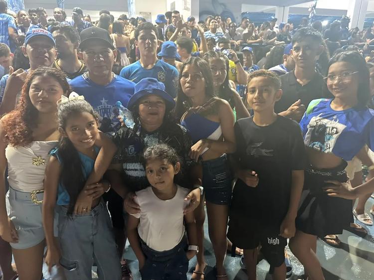 Torcedores do Boi Caprichoso vão às ruas celebrar o título de campeão do Festival de Parintins 2026