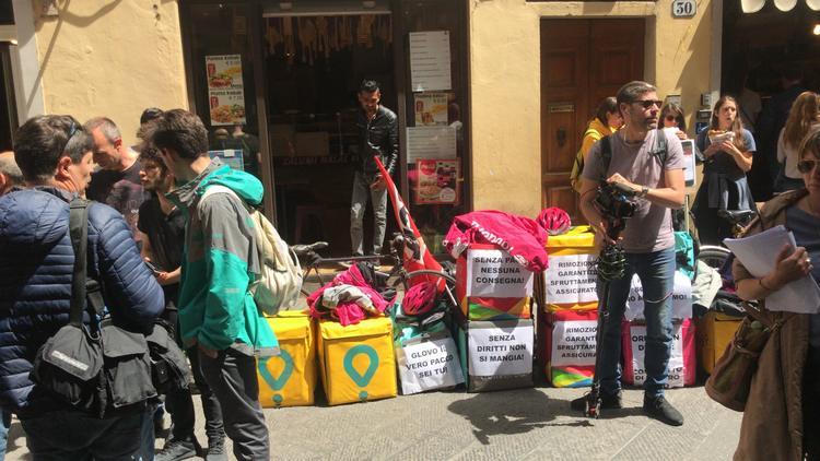 Emergenza caldo e rider, siglato accordo tra Just Eat, Filt e Fit Toscana