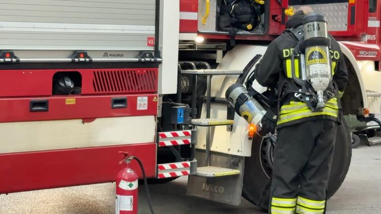 Incendio in un appartamento a Taranto: paura in via Pola