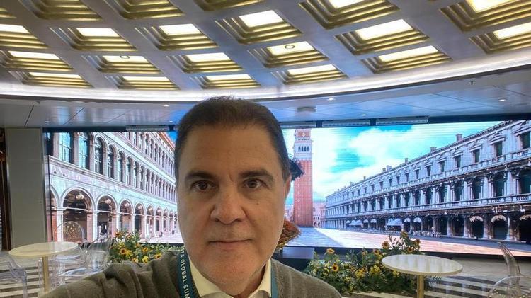 El poeta malagueño David Delfín: «No escribo libros de poemas; escribo libros-poema»