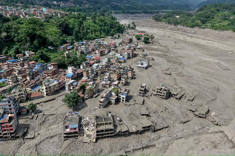 'Minha casa desabou e minha irmã está desaparecida': o relato de sobreviventes da enxurrada no Nepal