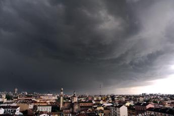 Caldo estremo sull'Italia, oggi 15 città da bollino rosso. Ma al Nord è allerta temporali
