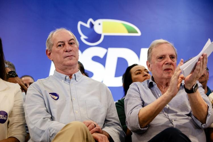 Aécio convida Ciro Gomes para ser candidato à presidência pelo PSDB; político diz que vai avaliar