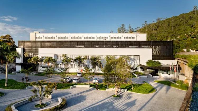 Empresa convoca funcionários a usar verde e amarelo e vira alvo do MPT por suspeita de assédio eleitoral em SC