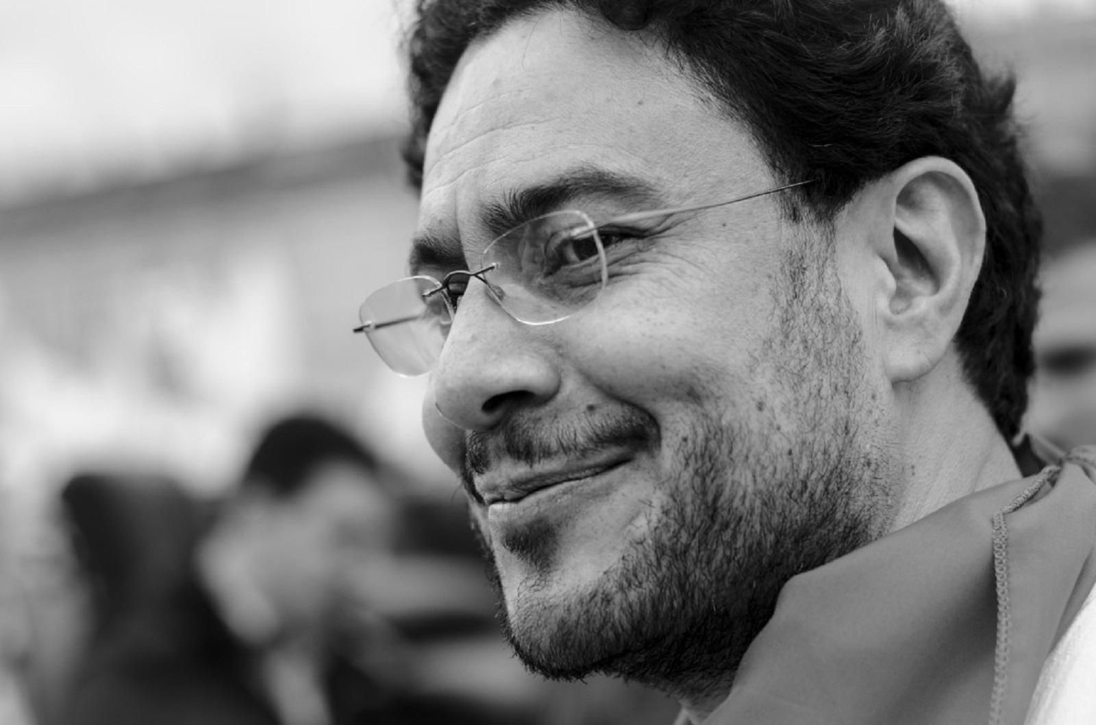 Ivan Cepeda Leads at 44% in Colombia Invamer Poll as Runoff Gap Narrows Against Valencia