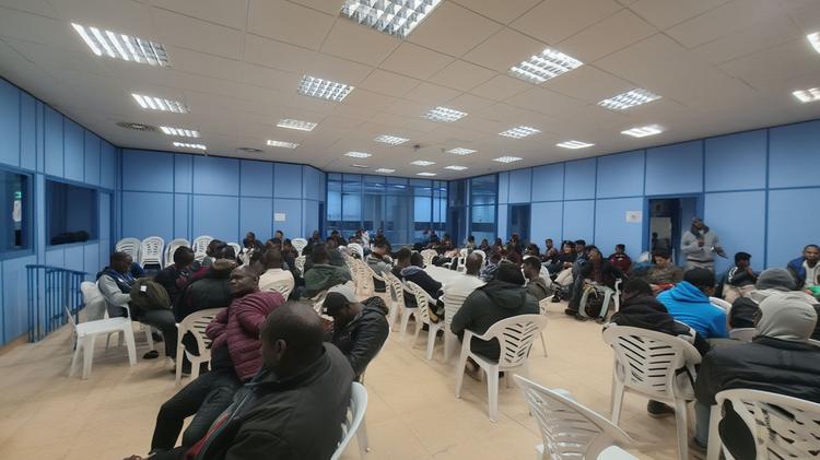 ¿Tú pagas? Ellos disfrutan. El último escándalo de Aena e ilegales