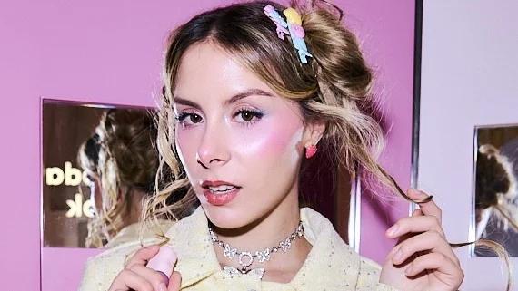 Samantha Costantini: «Mi universo podríamos definirlo en tres palabras: fantasía, utopía y camp»