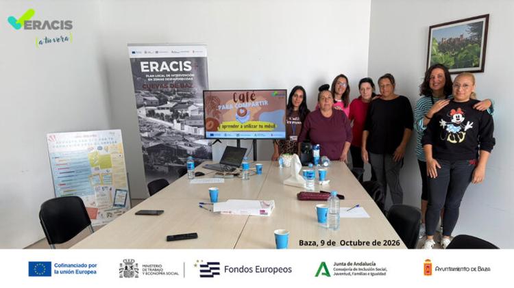 ERACIS+ impulsa la autonomía digital y la búsqueda de empleo con el taller «Café para compartir y aprender a utilizar tu móvil»