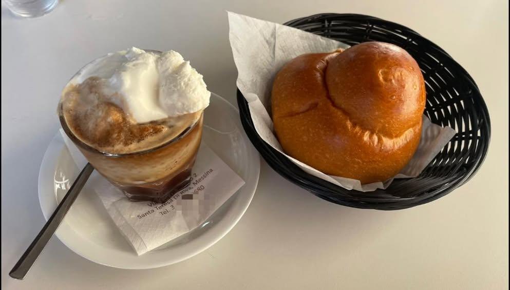 Per iniziare la giornata al meglio, oggi ci voleva una bella granita caffè con panna e brioscia.. 🍧  Se volete gustare...