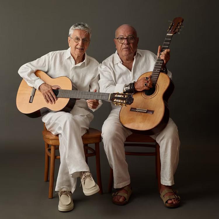 Caetano Veloso faz 'Coração vagabundo' bater de novo ao louvar João Gilberto em música do álbum de Cézar Mendes