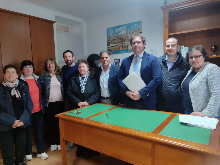 È stato sottoscritto, oggi, il rogito che segna il passaggio degli ultimi edifici delocalizzati, a seguito della frana,...