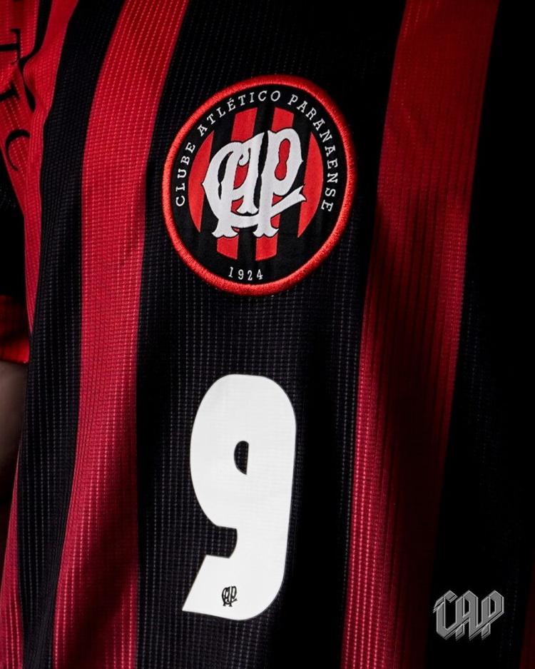 Camisa de 1999 do Athletico-PR com estoque renovado