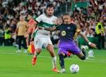 Investigan la detención de un aficionado tras arrebatarle una estelada en el partido Elche-Barcelona