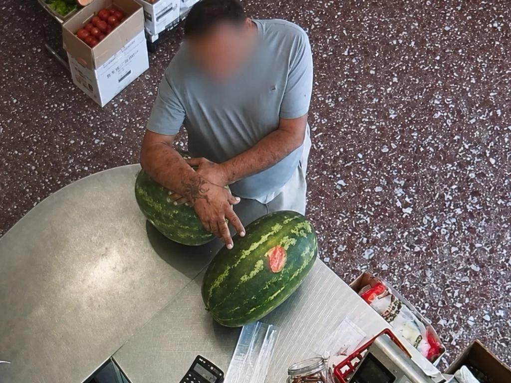 Presunta truffa a Matinella, si finge del Comitato Festa di Sant’Anna e ruba dodici angurie: caccia al responsabile