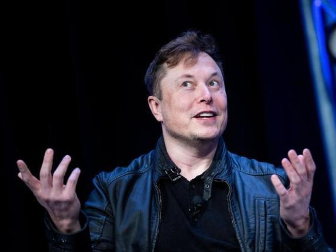 Tesla, il giallo del Supercharger: Musk licenzia l’intero team, poi annuncia investimento da mezzo miliardo