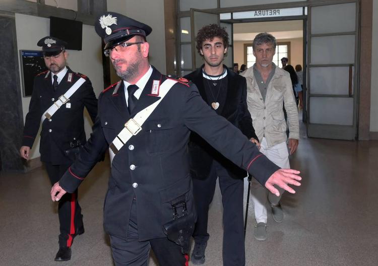 "Lui stava per morire e quel branco rideva"