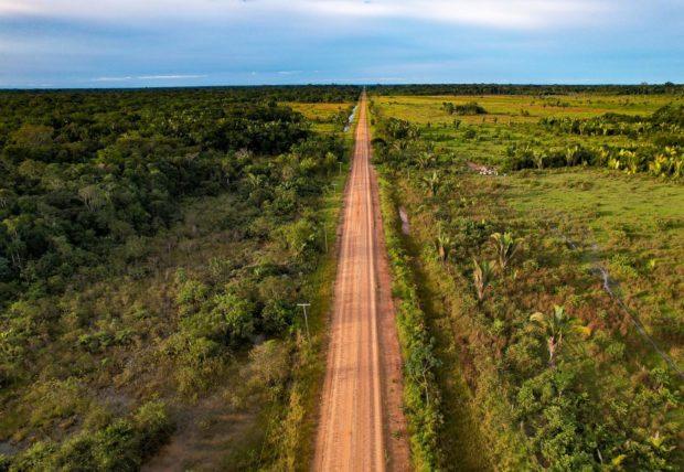 Justiça suspende e depois libera editais para obra de pavimentação da BR-319