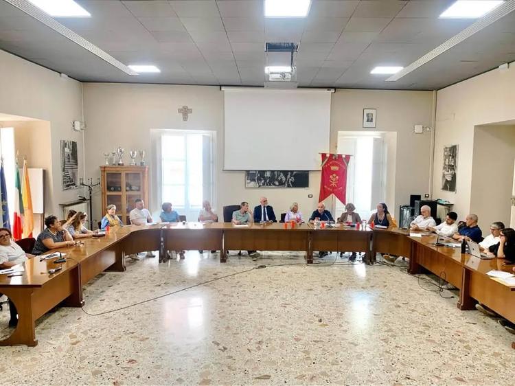 Si è svolto ieri, nell'aula consiliare di Petralia Sottana, l'incontro territoriale per l'area interna Madonie, organizz...