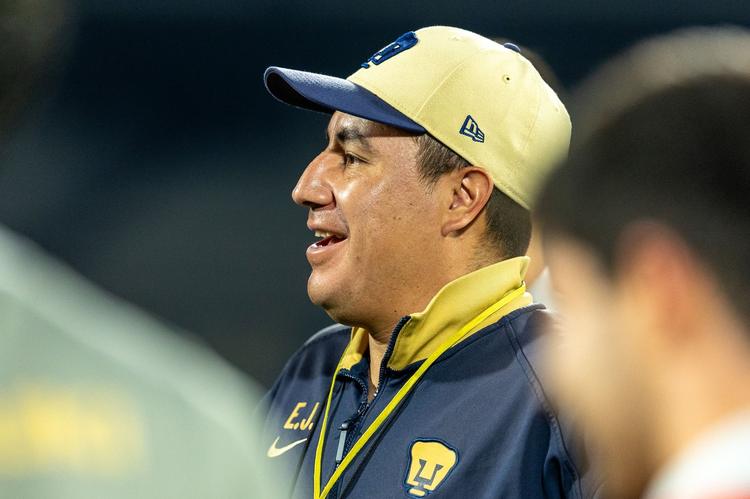 Abogados van a la cancha: estalla guerra legal entre Pumas y Efraín Juárez por su contrato