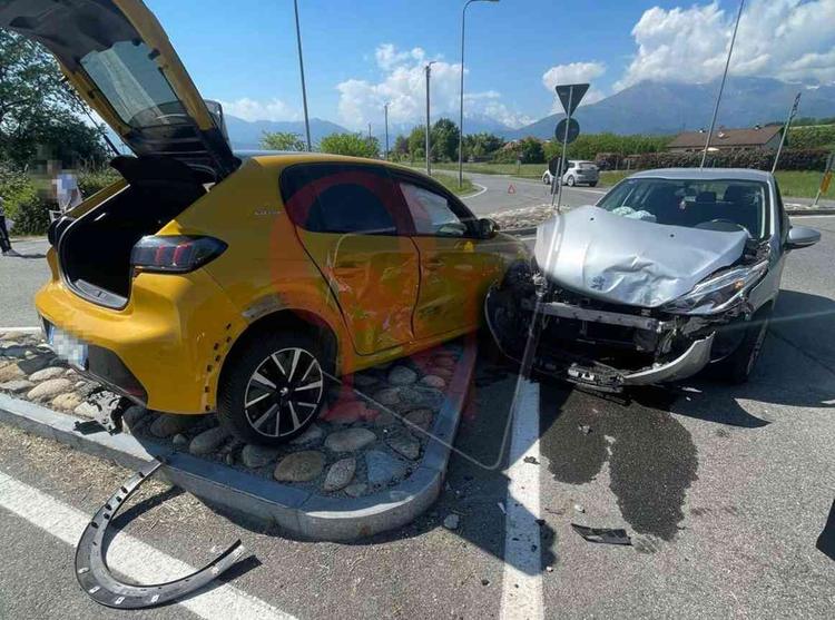 agliè scontro tra due auto